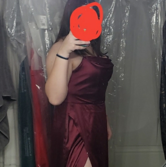 Davids Bridal Maroon Bridesmaid Homecoming Prom Dress Size 16 - Picture 2 of 3